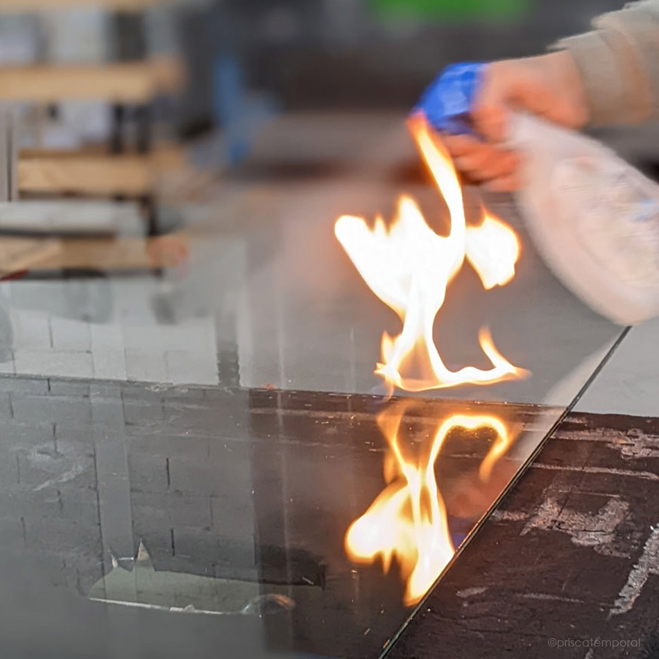 atelier fabrication de verre flamme feu miroiterie verre paris art contemporain